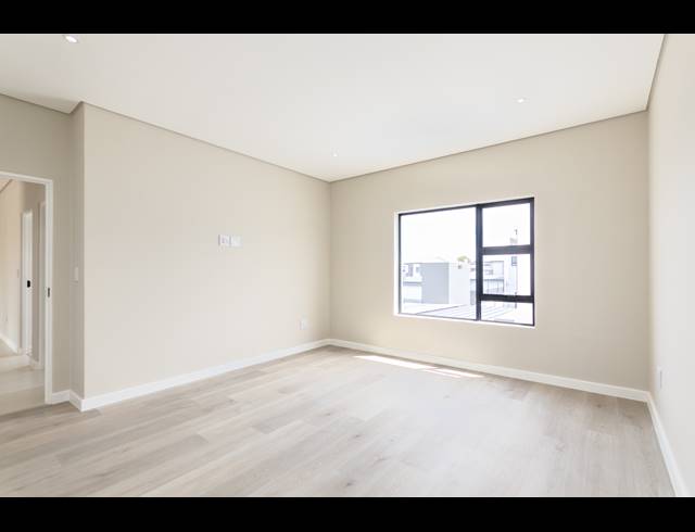 4 BEDROOM FREEHOLD FOR SALE IN SANDOWN